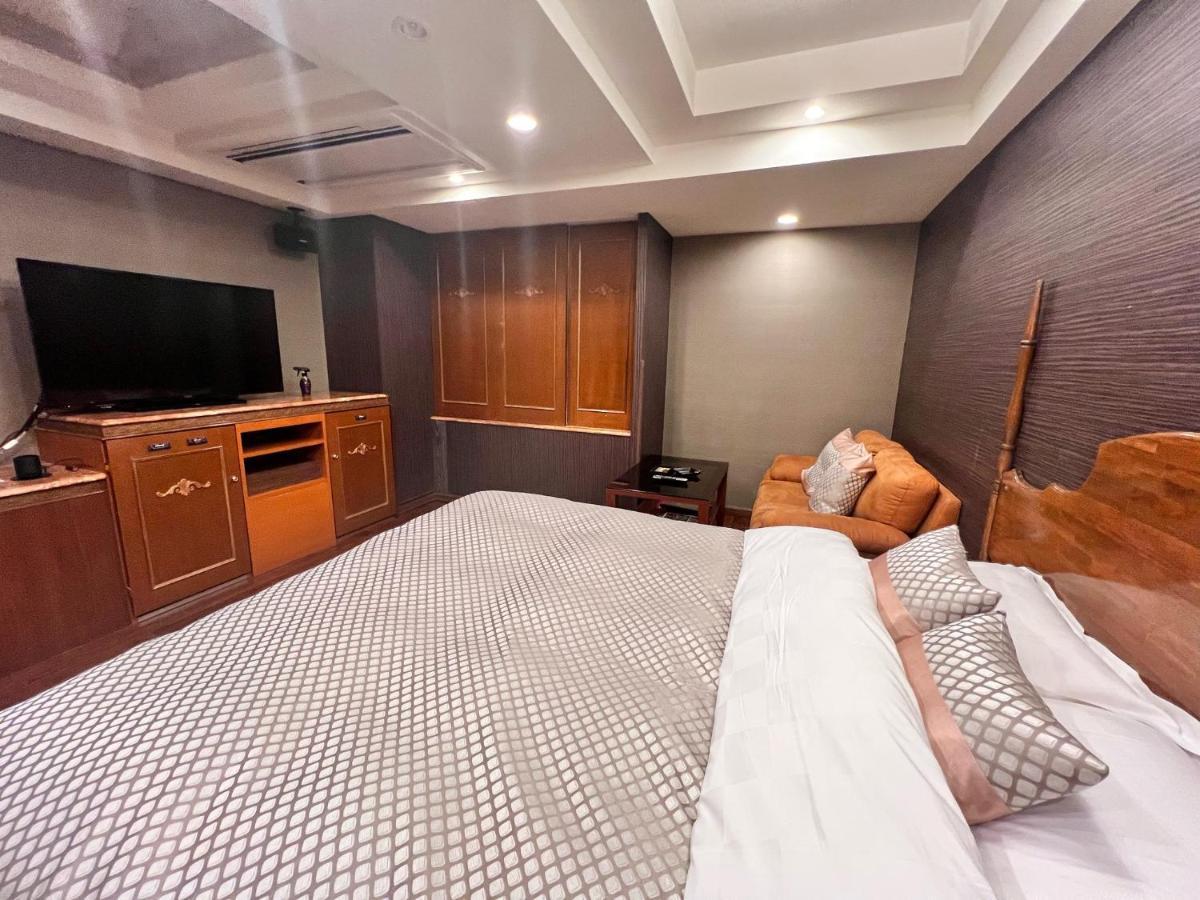 Hotel Crystal Gate Nagoya - Couple Hotel (Adults Only) ภายนอก รูปภาพ