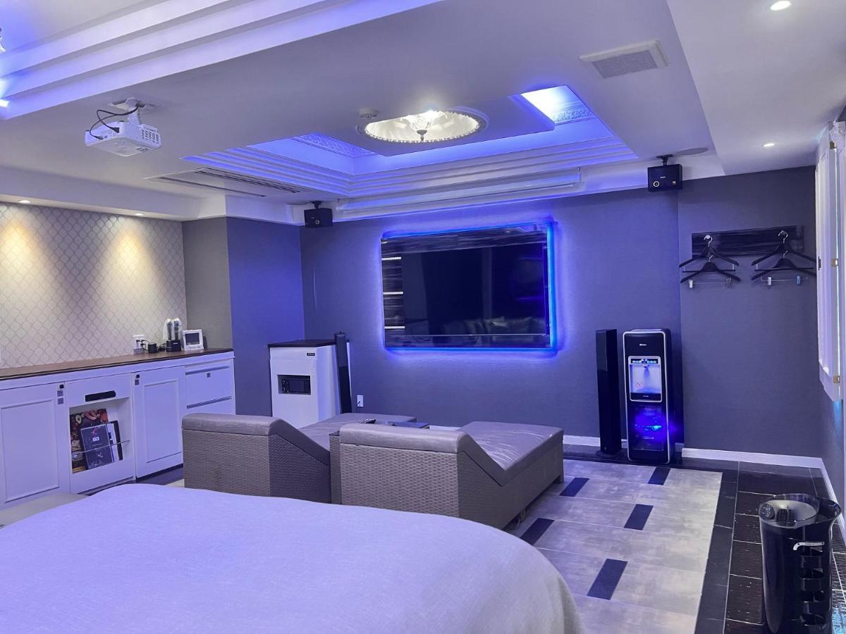 Hotel Crystal Gate Nagoya - Couple Hotel (Adults Only) ภายนอก รูปภาพ